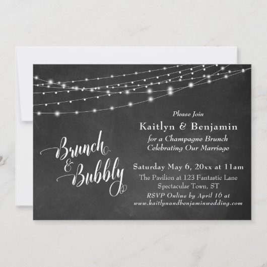 Chalkboard String Lights Brunch & Bubbly Script Einladung (Vorderseite)