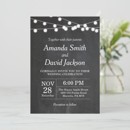 Chalkboard String Lights Hochzeit Einladung (Stehend Vorderseite)