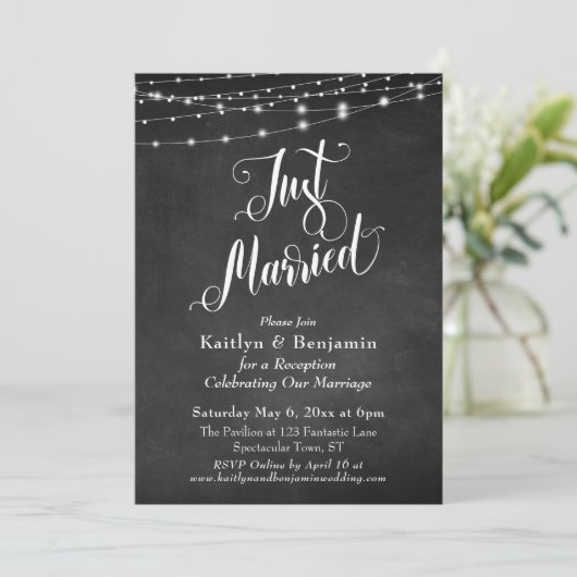 Chalkboard String Lights Just Married Empfang Einladung (Stehend Vorderseite)