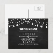 Chalkboard String Lights rustikal Save the Date Ankündigungspostkarte (Vorne/Hinten)