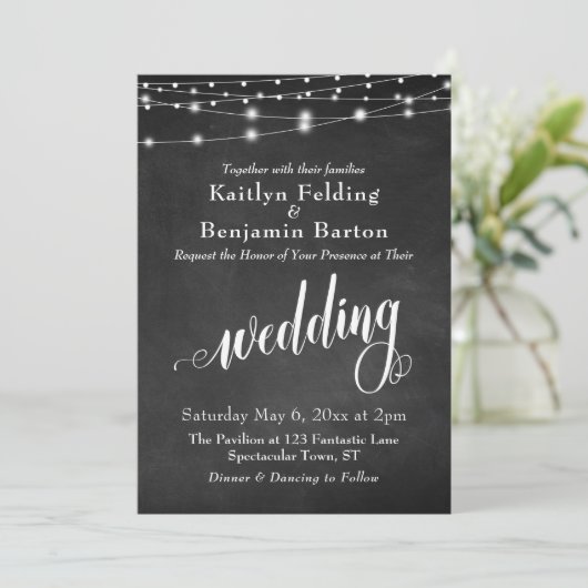 Chalkboard String Lights, Typografie Wedding Einladung (Stehend Vorderseite)