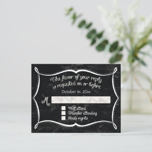 Chalkboard Style Rustikale Swirl Typografische Ein RSVP Karte (Stehend Vorderseite)