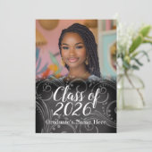 Chalkboard Swirl Class of 2021 Foto Abschluss Einladung (Stehend Vorderseite)