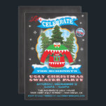 Chalkboard Ugly Christmas Sweater Einladungen<br><div class="desc">Ganz phantastische Weihnachts-Sweater Einladungen. Ein großer hässlicher Pullover mit einem Weihnachtslabel-Stil,  Weihnachtsbaumhintergrund,  Banner,  glänzender Schnee,  Schneeflocken und lustige Typografie vor einem rustikalen Chalkboard-Hintergrund.Handgezeichnete Abbildung von McBooboo.</div>