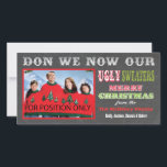 Chalkboard Ugly Christmas Sweater Foto-Karte<br><div class="desc">Super lustiges Chalkboard Ugly Christmas Sweater Foto Card mit lustigen Schriftart auf einem Chalkboard oder schwarzen Brett Hintergrund. Ersetzen Sie einfach das Foto mit Ihrem Familienportrait und passen Sie sich an Ihre Bedürfnisse an. H</div>