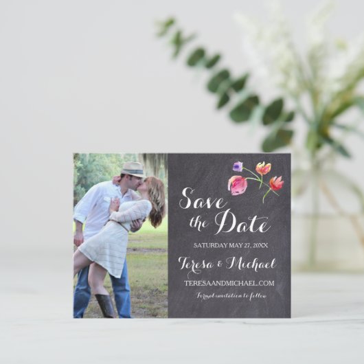 Chalkboard Wasserfarben-Blume Save the Date Ankündigungspostkarte (Stehend Vorderseite)
