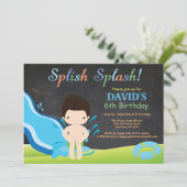 Chalkboard Water Slide Pool Geburtstagsparty Einladung (Stehend Vorderseite)