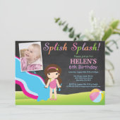 Chalkboard Water Slide Pool Geburtstagsparty Einladung (Stehend Vorderseite)