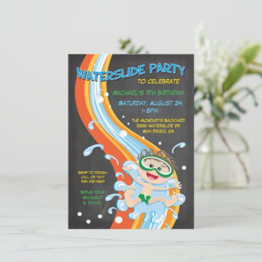 Chalkboard Waterslide Pool Party Einladung (Stehend Vorderseite)