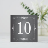 Chalkboard Wedding Tischnummer Square Card (Stehend Vorderseite)