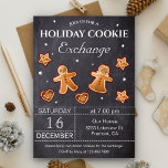 Chalkboard Weihnachts-Cookie-Exchange-Party Einladung<br><div class="desc">Freuen Sie sich auf die elegante Party Einladung des Cookie-Austauschs mit moderner Typografie und herrlichen Lebkuchenkochen vor einem Hintergrund aus Kalkplatten. Fügen Sie einfach Ihre Veranstaltungsdetails zu dieser einfach zu bedienenden Vorlage hinzu, um sie zu einer einmaligen Einladung zu machen. Dreh die Karte auf, um ein niedliches Fingerbread-Cookies-Muster auf der...</div>