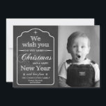 Chalkboard - Wir wünschen Ihnen einen fröhlichen W Feiertagskarte<br><div class="desc">Fügen Sie Ihren eigenen Namen & Foto in diese trendige Chalkboard-Urlaubskarte mit "Wir wünschen Ihnen ein frohes Weihnachtsfest und ein glückliches Neues Jahr" vorne ein. Entworfen von Simply Put von Robin.</div>