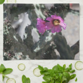 Challa Cactus in Blüte Geschirrtuch (Gefaltet)