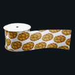 Challah Braided Jewish Bakery Brot Loaf Hanukkah Satinband<br><div class="desc">Design zeigt eine originelle Marker-Abbildung eines klassischen Laib geflochtenen herausfordernden Brotes. Ideal für Hanukkah und andere jüdische Feierlichkeiten. Sehen Sie nicht,  wonach Sie suchen? Brauchen Sie Hilfe bei der Anpassung? Kontaktieren Sie Rebecca,  um etwas für Sie entworfen zu haben.</div>