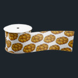 Challah Braided Jewish Bakery Brot Loaf Hanukkah Satinband<br><div class="desc">Design zeigt eine originelle Marker-Abbildung eines klassischen Laib geflochtenen herausfordernden Brotes. Ideal für Hanukkah und andere jüdische Feierlichkeiten. Sehen Sie nicht,  wonach Sie suchen? Brauchen Sie Hilfe bei der Anpassung? Kontaktieren Sie Rebecca,  um etwas für Sie entworfen zu haben.</div>