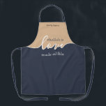 Challah ist eine Liebe, die essbar gemacht wurde N Schürze<br><div class="desc">Challah ist Liebe, die essbar gemacht wurde. NAVY & TAN. Sauberes, modernes Skriptdesign.Deine hausgemachte Challah ist ein rahmenwürdiges Kunstwerk.Unterschreiben Sie Ihr Meisterwerk mit einem blüh mit dieser schlichten, eleganten ALL-OVER PRINT SCHÜRZE. Koordiniert mit unserem passenden Challah Teig Cover, den Sie hier finden können: https://www.zazzle.com/collections/coordinated_apron_sets-119984004460509285 ÜBER UNSERE CHALLAH DOUGH COVERS: Backenthusiasten:...</div>