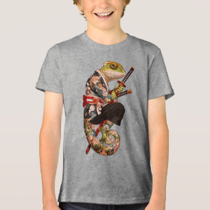 Chamäleon-Samurai – Tätowierter Krieger mit Katana Tri-Blend Shirt