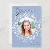 Chambray Blue White Wildblume Wreath Abschluss Ankündigung (Vorderseite)