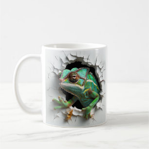 Chameleon, das aus der weißen Wand mit 3D-Effekt e Kaffeetasse