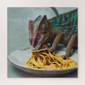 Chameleon Eating Spaghetti AI generierte Kunst Puzzle (Vertikal)