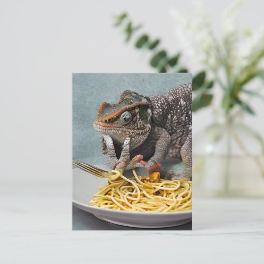 Chameleon Eating Spaghetti Postkarte (Stehend Vorderseite)