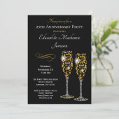 Champagne Glasses Black Anniversary Einladung (Stehend Vorderseite)