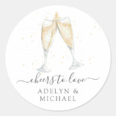 Champagner Toast "Cheers to Liebe" Personalisiert Runder Aufkleber (Vorderseite)