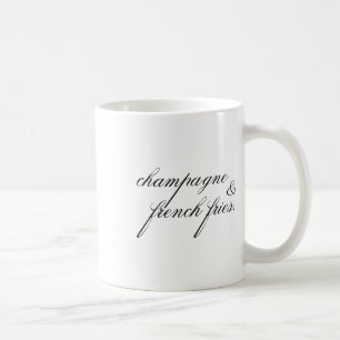 Champagner und französisches Fries Minimalistische Kaffeetasse