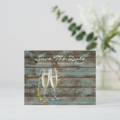 Champagnerflöten rustikale blaue Scheunenhochzeit Ankündigungspostkarte (Stehend Vorderseite)