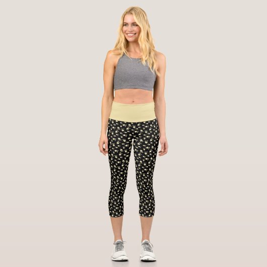 Champagnerherz über schwarz geprägtes Leaf-Muster Capri Leggings (Vorderseite)
