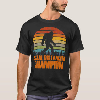Champion der sozialen Distanzierung Bigfoot Verste T-Shirt