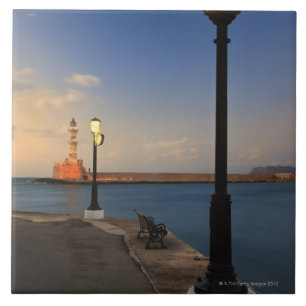Chania Hafen und venezianischer Leuchtturm am Fliese