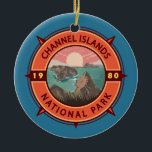 Channel Islands National Park Retro Compass Emblem Keramik Ornament<br><div class="desc">Kanalinseln Vektorgrafik Design. Der Park umfasst 5 ökologisch reiche Inseln vor der Küste Südkaliforniens.</div>