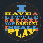 Chanukah/Hanukkah "Dreidel Play.." Stickers rund<br><div class="desc">Chanukah/Hanukkah "Ich habe einen kleinen Dreidel.." Aufkleber rund. Viel Spaß mit diesen Aufklebern als Tortenpfropfen, Taschenschließungen oder was auch immer Ihre Feierlichkeiten sind! Der Hintergrund kann durch eine große Farbauswahl verändert werden. Danke, dass du angehalten und eingekauft hast! Ihr Geschäft ist sehr geschätzt! Happy Hanukka! Form: Klassischer Round Sticker Machen...</div>