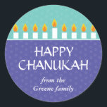 Chanukah Menorah Sticker<br><div class="desc">Entzünde die Menorah und teile deine Freude auf Chanukah. Eine Urlaubsbotschaft gekrönt von einer voll beleuchteten Chanukah menorah Drucke gegen Panels von lila und aquamarin mit einem subtilen Kreismuster. Erhältlich in alternativen Farben mit passenden Porto, Fotokarten, Karten und Etiketten.</div>