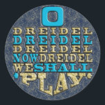 Chanukah "O Dreidel Dreidel..." Stickers rund<br><div class="desc">Chanukah/Hanukkah "O Dreidel Dreidel jetzt Dreidel Wir werden spielen"/Gold, Blue" Stickers Round. Viel Spaß mit diesen Aufklebern als Tortenpfropfen, Taschenschließungen oder was auch immer Ihre Feierlichkeiten sind! Der Hintergrund kann durch eine große Farbauswahl verändert werden. Die Gold Glitzer Layer kann gelöscht werden. Das Logo kann groß sein und Text kann...</div>