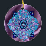 Chanukka Keramikornament<br><div class="desc">Blues aller Schatten,  Flieder und Lavendels in einer Blumenform mit einem geknoteten sechs-mit Seiten versehenen Stern in der Mitte sind eine große Weise,  Chanukka zu feiern und Ihre Individualität gleichzeitig auszudrücken.</div>