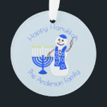 Chanukka-Schneemann Menorah Chrismukkah Andenken Ornament<br><div class="desc">Personifizieren Sie eine Seite dieses Chanukka Schneemanns und Menorah für das einer netten Andenkenverzierung. Eine Seite hat einen Kreis des Textes, in dem Sie die Benennung zu Ihrem Herzinhalt besonders anfertigen und personifizieren können: addieren Sie das Jahr, das Sie verheiratet waren, stellen Sie erste das Chanukka-Verzierung eines Babys oder ein...</div>