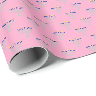Chanukka-Silber-Menora auf Nelkenrosa Geschenkpapier