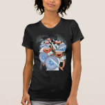 Chanukka und das Maccabees T-Shirt<br><div class="desc">Cartoonillustration des tapferen Maccabees,  das in einer Höhle sich versteckt und Pläne von der Rettung macht. Jüdisches Festival von Chanukah Illustration.</div>