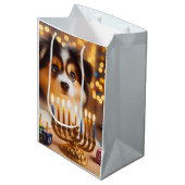 Chanukka-Welpe Mittlere Geschenktüte (Vorderseite Schrägansicht)