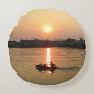 Chao Phraya Fluss Sunset ... Ayutthaya, Thailand Rundes Kissen