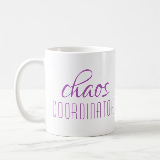 Chaos Coordinator Lila Script-Tasse Kaffeetasse (Links)