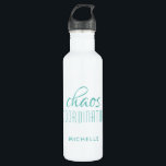 Chaos Coordinator Turquoise Typografy Individuelle Edelstahlflasche<br><div class="desc">Chaos Coordinator Turquoise Typografy Personalisiert Water Bottle bietet ein einfaches Design des Textes "chaos-Koordinator" in einem lustigen türkisfarbenen Kalligrafieschrift mit Ihrem personalisierten Namen unten. Personalisieren Sie diese,  indem Sie den Text in dem dafür vorgesehenen Textfeld bearbeiten. Ideal für die geschäftige Mutter,  Lehrerin,  Sportteam-Manager oder Arbeitssängerin</div>