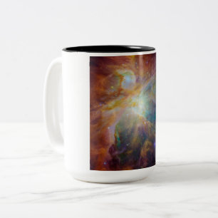 Chaos im Herzen des Orion-Spitzer-Hubble-Composite Zweifarbige Tasse