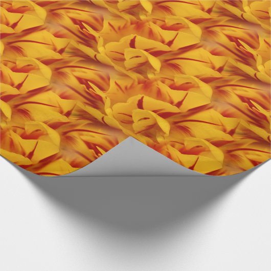 Chaos in Rot und Gelb: Monsella Zwei-Tone-Tulips Geschenkpapier (Ecke)