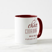 Chaos-Koordinator Burgundy Typografy Personalisier Tasse (VorderseiteRechts)
