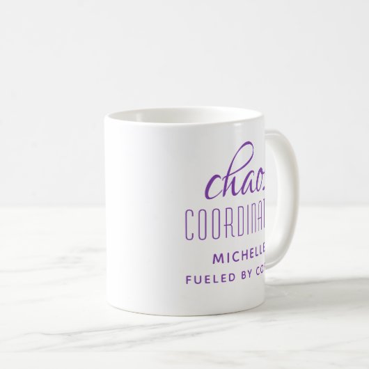 Chaos-Koordinator Lila Typografie Personalisiert Kaffeetasse (VorderseiteRechts)