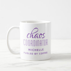 Chaos-Koordinator Lila Typografie Personalisiert Kaffeetasse