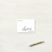 Chaos-Koordinator Moderner schwarzer Skriptname Post-it Klebezettel (Auf Schreibtisch)